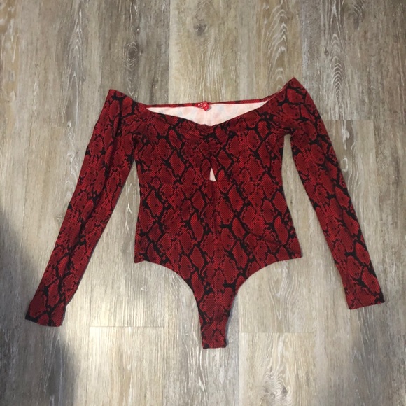 Tops - Guess bodysuit